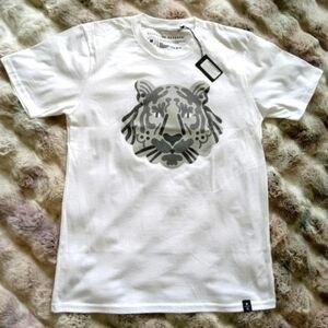 RARE! Starbucks Reserve T Shirt Tiger White Medium Unisex Women Men NWT